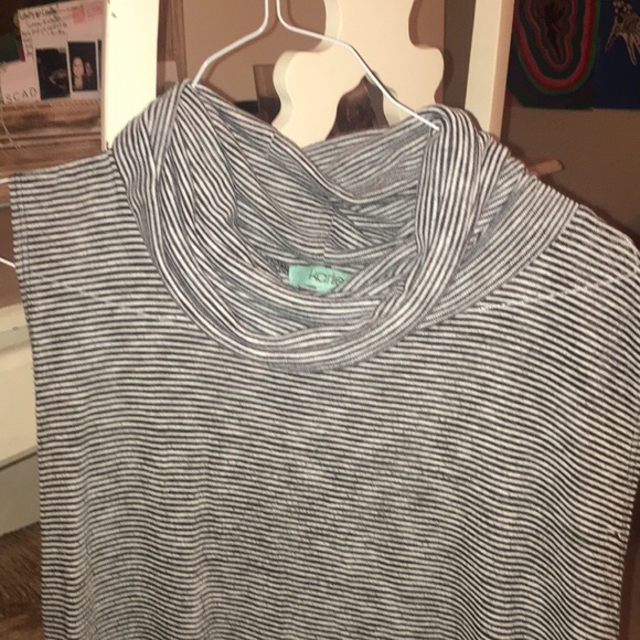 Top - Picture 3 of 4